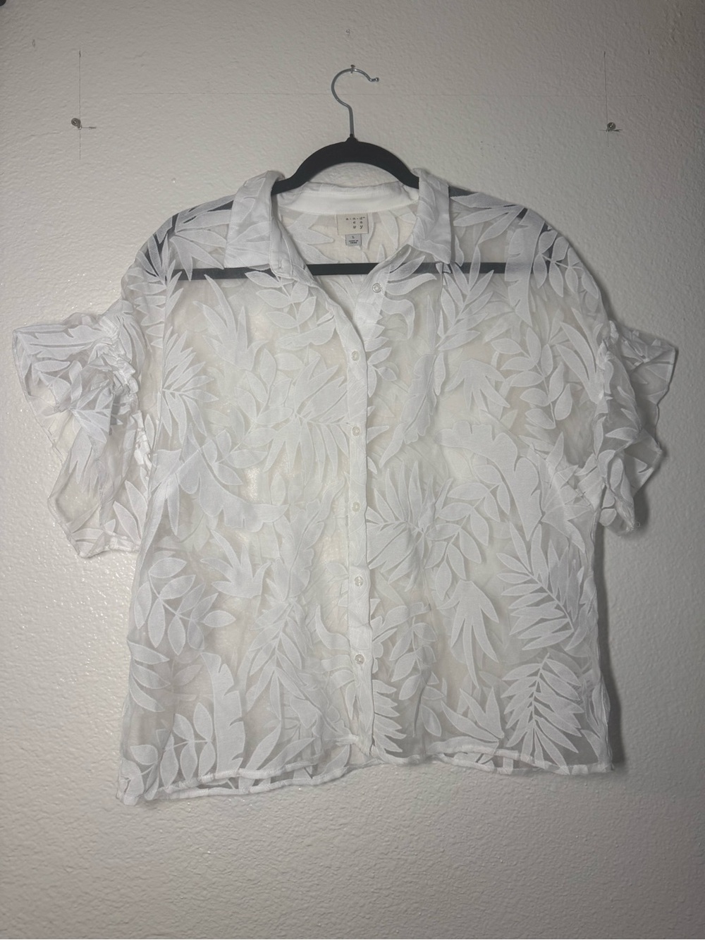 Sheer White Embroidered Short-Sleeve button collar Blouse - Picture 3 of 9